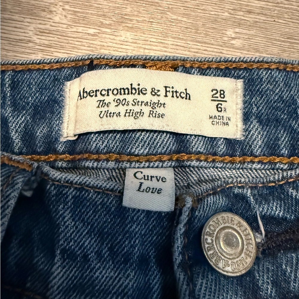 Abercrombie & Fitch Women's Curve Love 90's Straight Ultra High-Rise Jeans - Picture 8 of 11